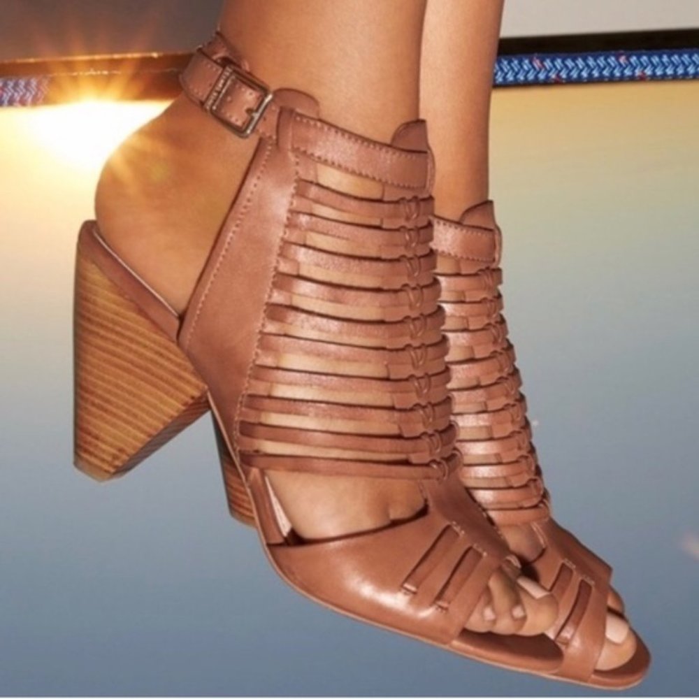 🟣 2/$8 Vince Camuto Effel Sandal - Fudge (4.5)
